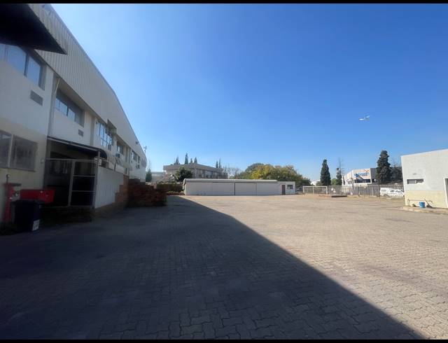 2,528M² FACTORY TO LET IN JET PARK